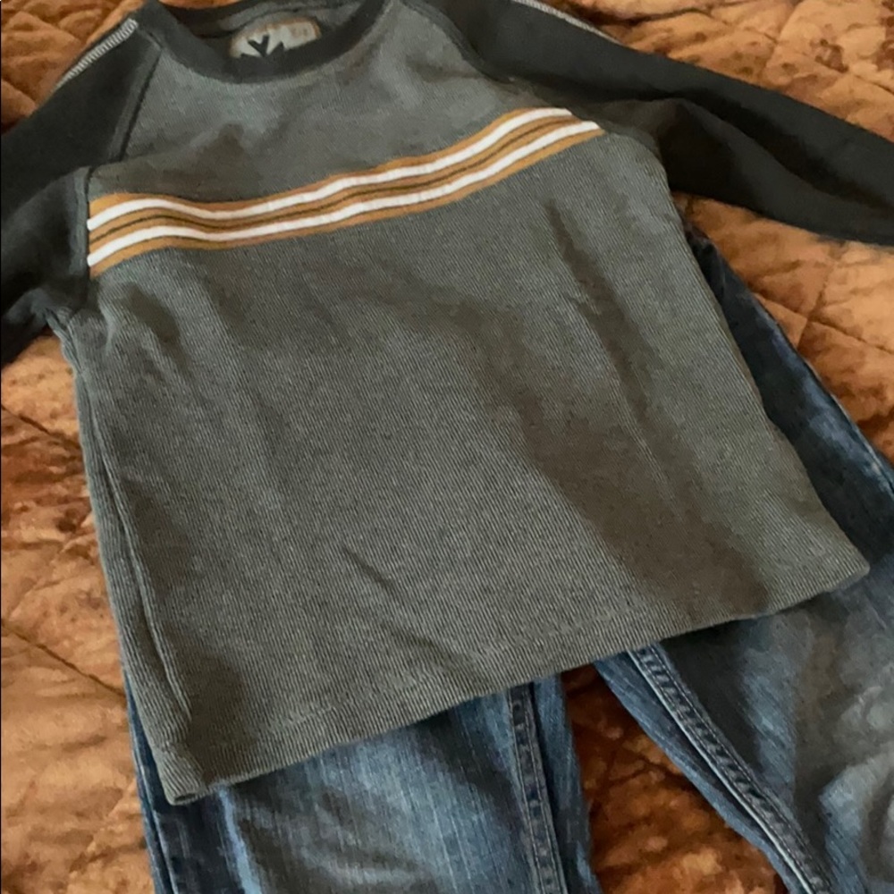 5/6 bundle -sweater & jeans for Boys